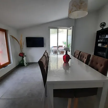 La Bonbonniere De Charme Avec Jacuzzi Holiday home Malaucene