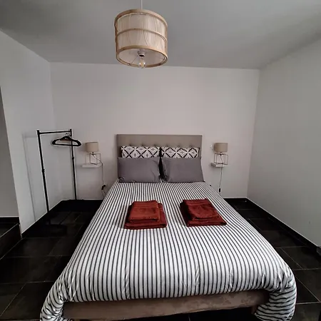 Holiday home La Bonbonniere De Charme Avec Jacuzzi