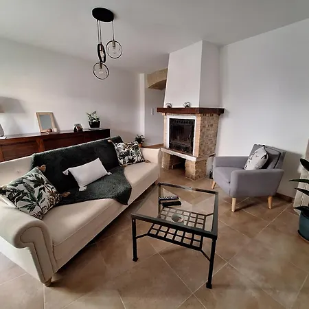 La Bonbonniere De Charme Avec Jacuzzi Holiday home *
